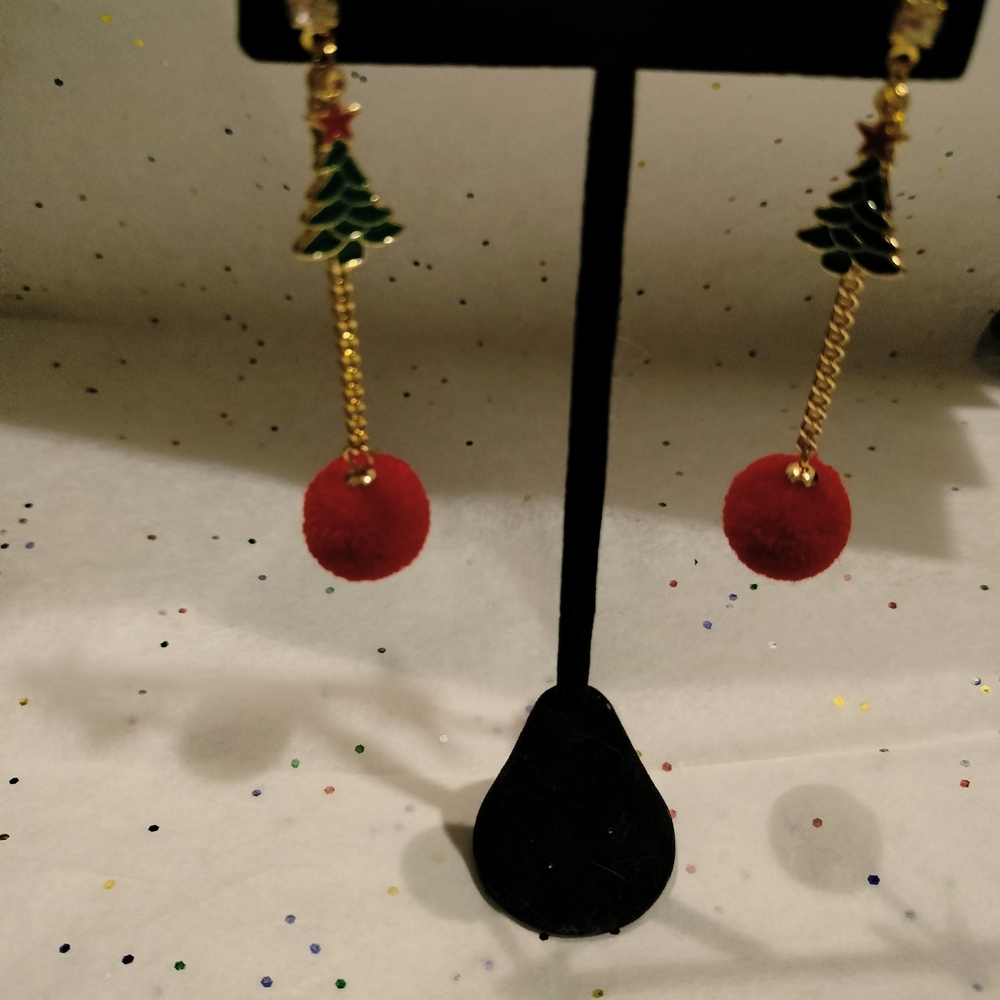 NIB Avon Green Tree and Red Pom Pom Earrings